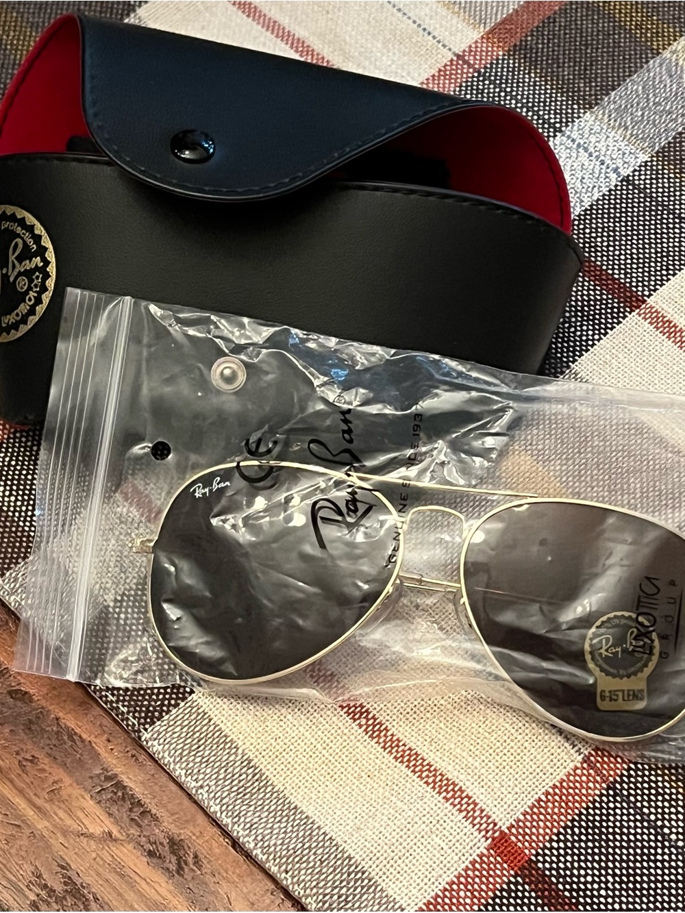 BRAND NEW Ray-Ban Men’s Gold Frame Black Lens Aviator Sunglasses